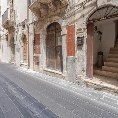 La Rocca Del Gargallo In Ortigia *
